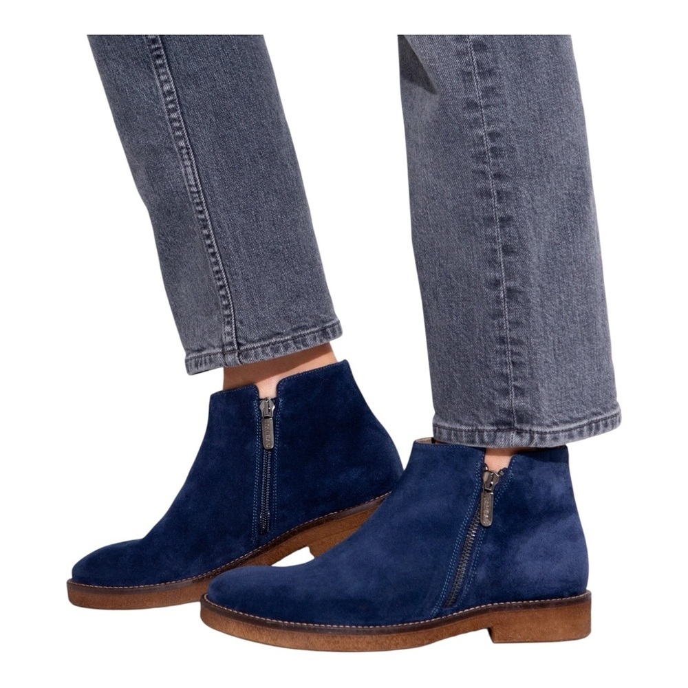 ITALEAU Foliana Waterproof Suede Booties ā Navy Size: 38 / US 7.5 NIB